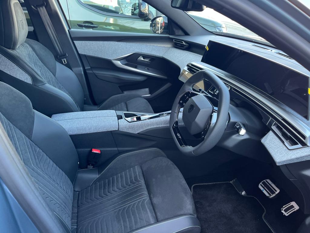 新型3008の魅力ご紹介