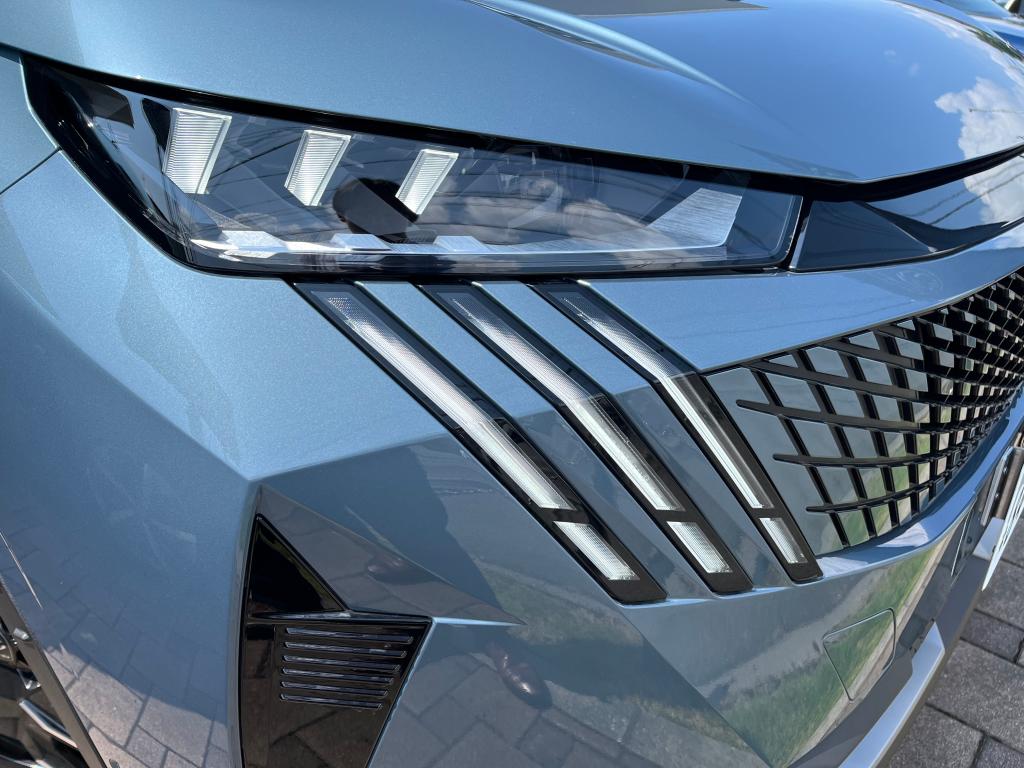 NEW3008の魅力的なエクステリアのご案内！