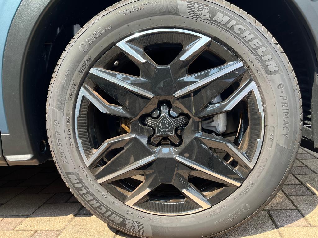NEW3008の魅力的なエクステリアのご案内！