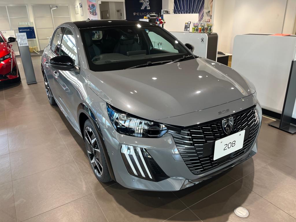 ショールームの展示車が新しくなりました！！