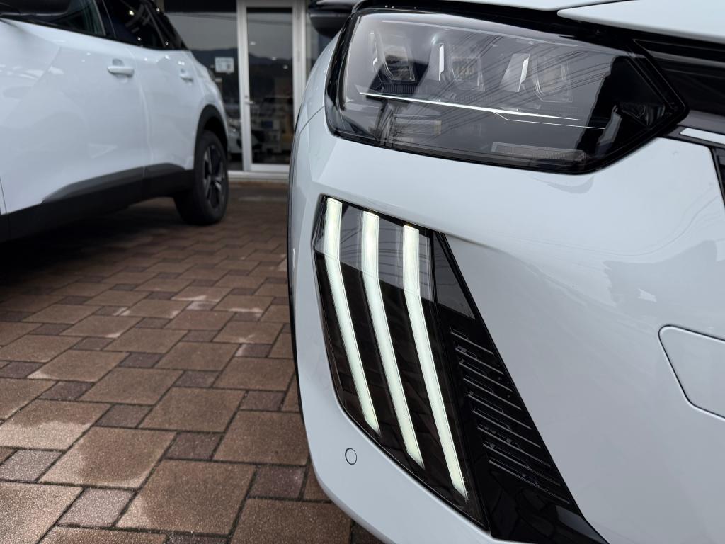 プジョー208HHBRID登場！　デビューフェア開催！11/15～11/24