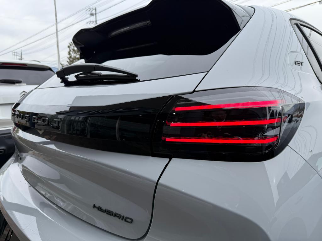 プジョー208HHBRID登場！　デビューフェア開催！11/15～11/24