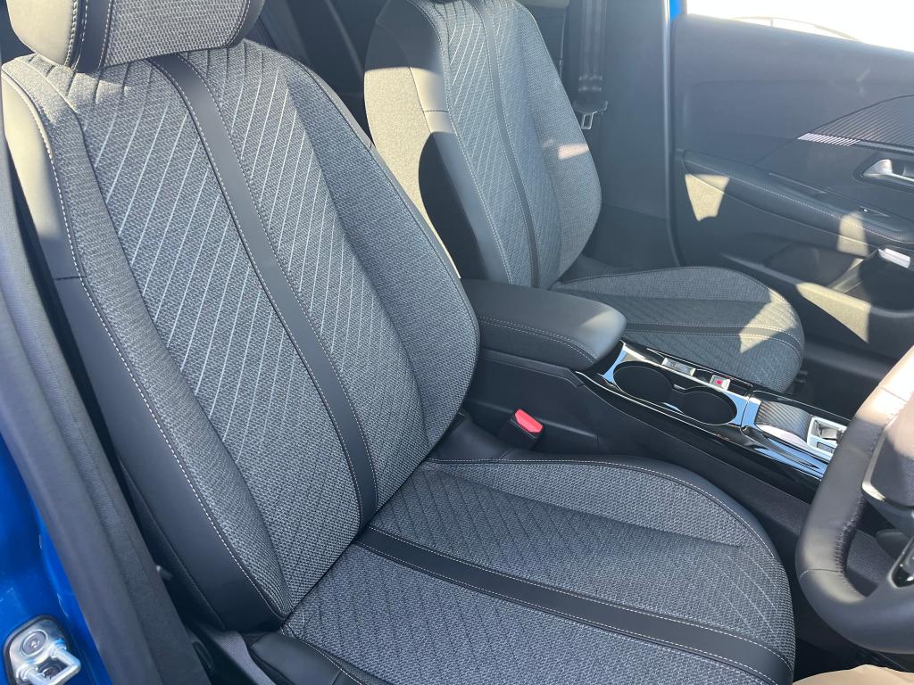 希少グレード「208 Allure」が納車いたしました！！