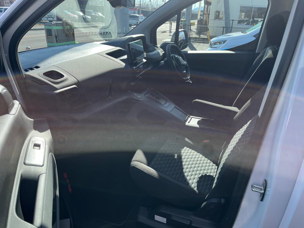 使い勝手も走りも妥協しない、プジョーのマルチパーパスSUV！