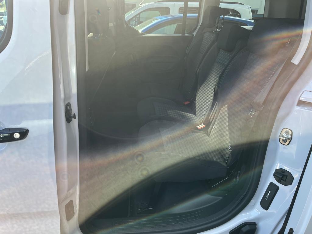 使い勝手も走りも妥協しない、プジョーのマルチパーパスSUV！