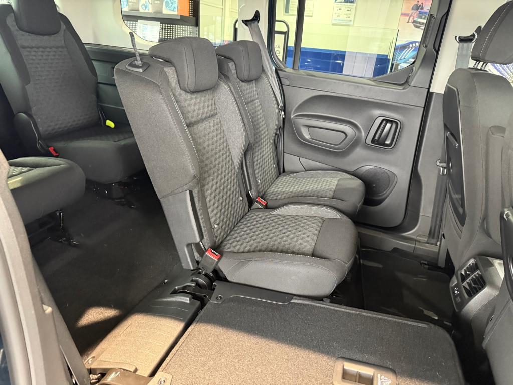 プジョーMPV(マルチパーパスヴィークル)　RIFTERのご紹介