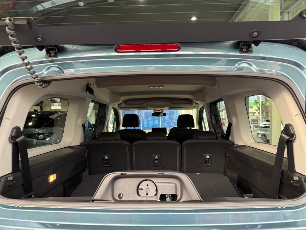 プジョーMPV(マルチパーパスヴィークル)　RIFTERのご紹介