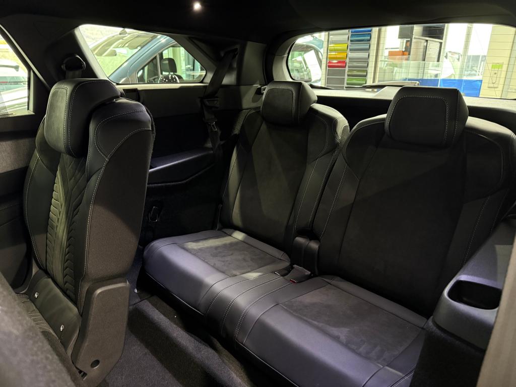 新型5008　入荷のお知らせ