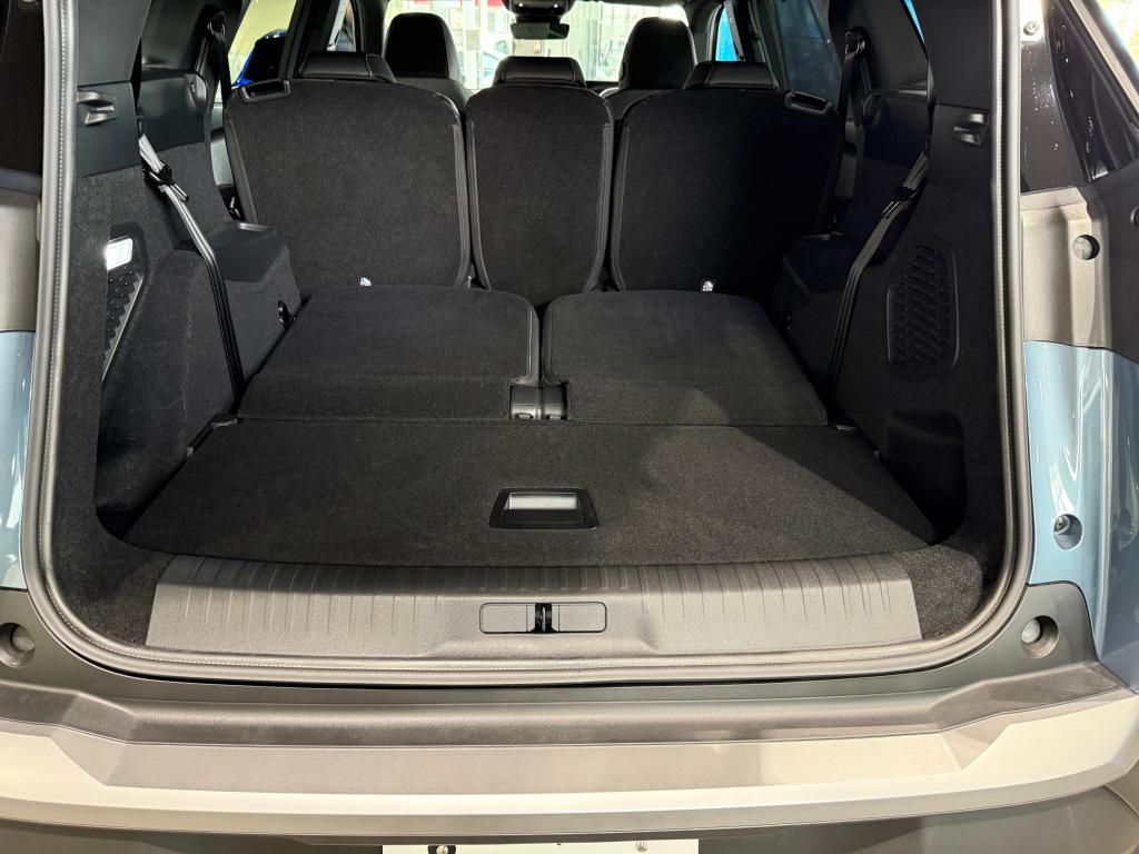 新型5008　入荷のお知らせ