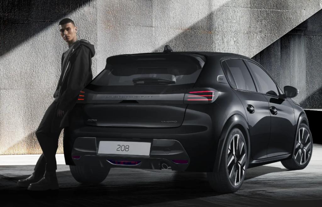 特別使用車　PEUGEOT 208 Black Edition　登場！！